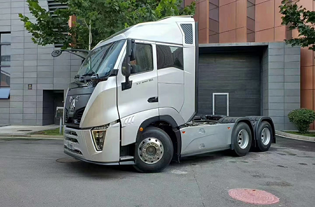 新黄河双桥牵引车