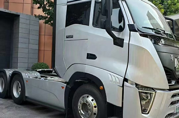 新黄河双桥牵引车