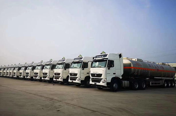 豪沃国六危化品牵引车