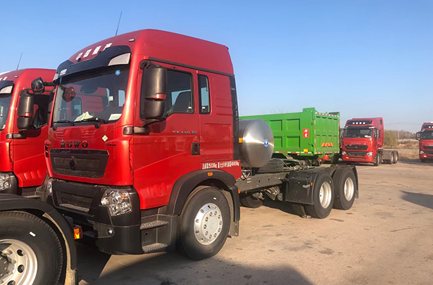 豪沃TX天然气LNG牵引车
