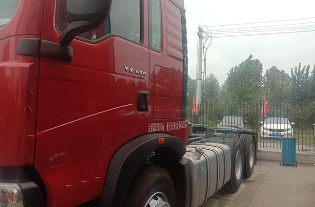 豪沃TX牵引车
