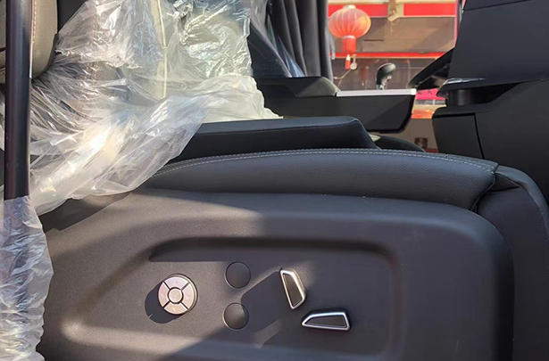 豪沃TH7牵引车