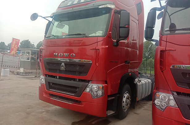 豪沃T7牵引车