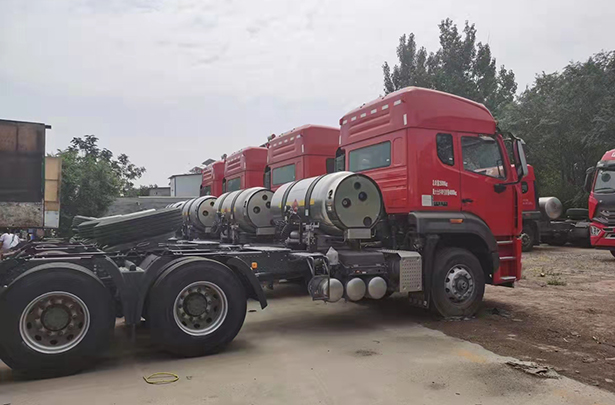 国六LNG牵引车