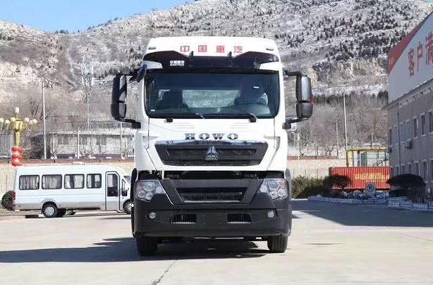 豪沃TX牵引车